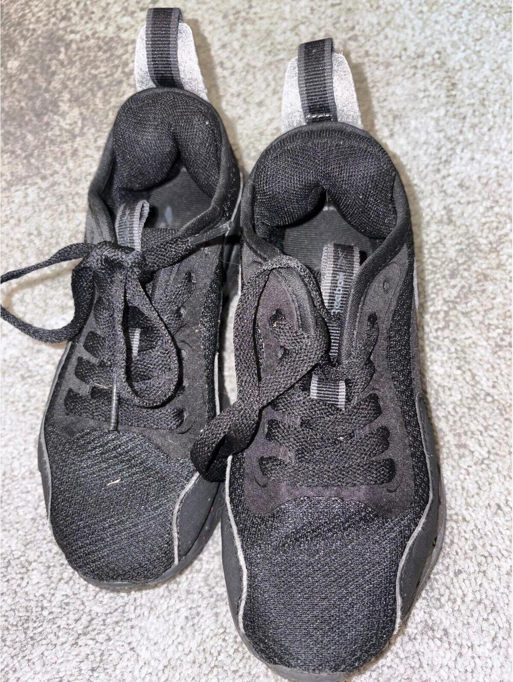 Girls black Reebok running sneakers